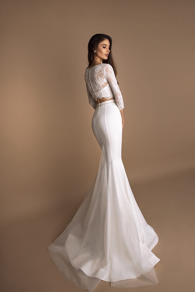 loren-back