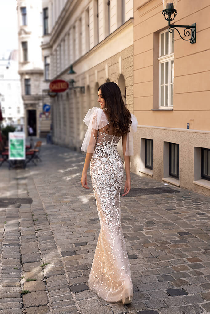 reya-back